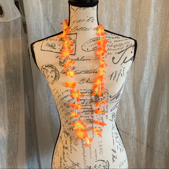 🦄5/$10 Bundled🦄Three Hawaiian leis (set) #1166 - Picture 3 of 4